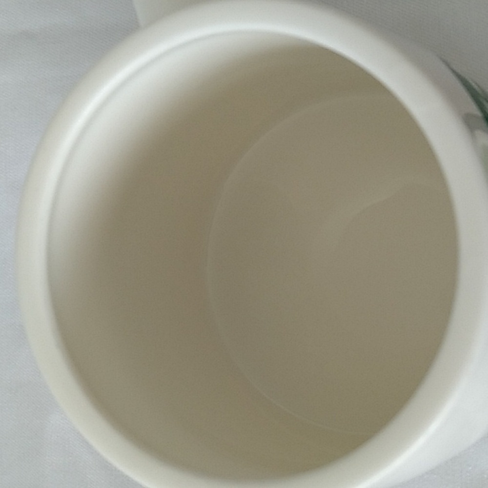 COPY - Starbucks Mug with Lid - Picture 5 of 8